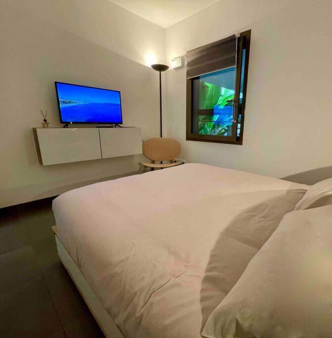 Superbe Appartement, Piscine, Vue Mer Et Montagnes Antibes Exterior photo