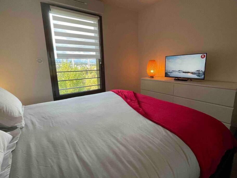 Superbe Appartement, Piscine, Vue Mer Et Montagnes Antibes Exterior photo